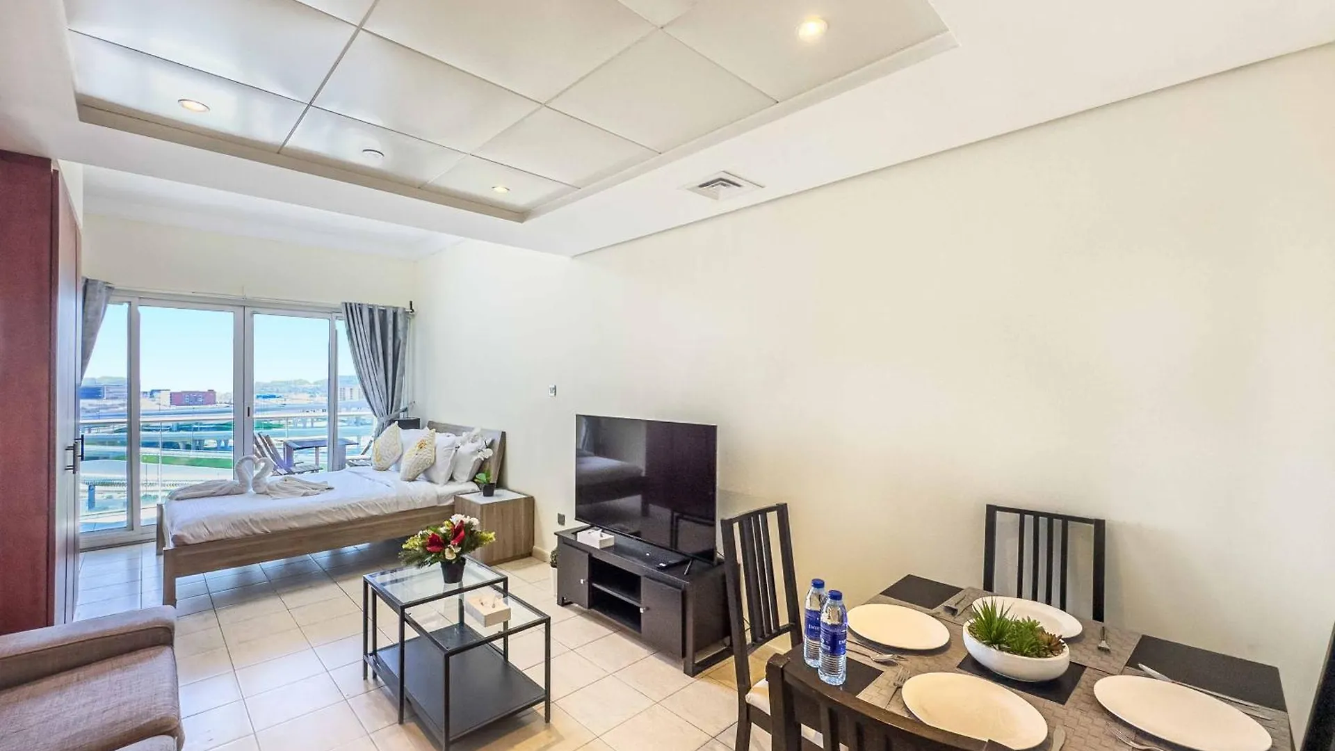 דובאי Chill Studio With Balcony And Pool View איחוד האמירויות הערביות