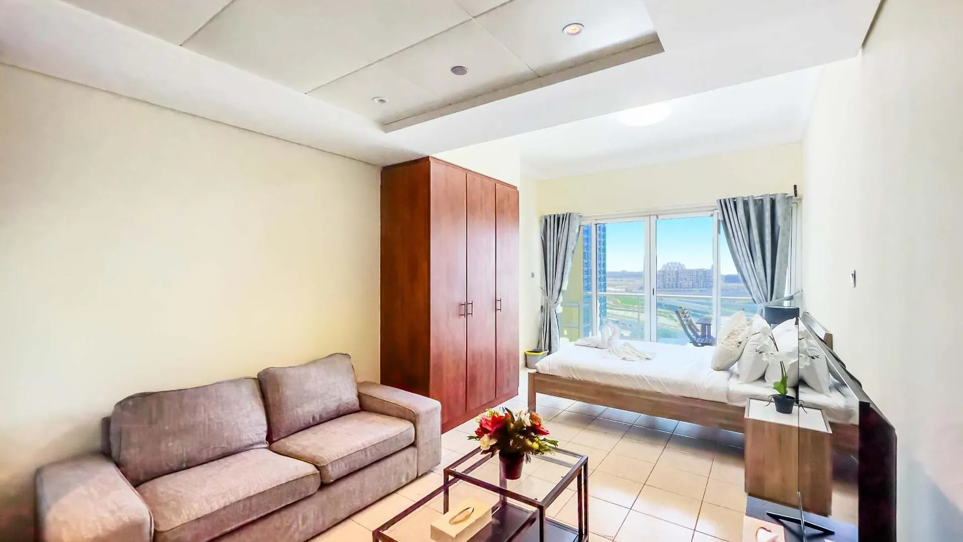 דובאי Chill Studio With Balcony And Pool View 0*,  איחוד האמירויות הערביות