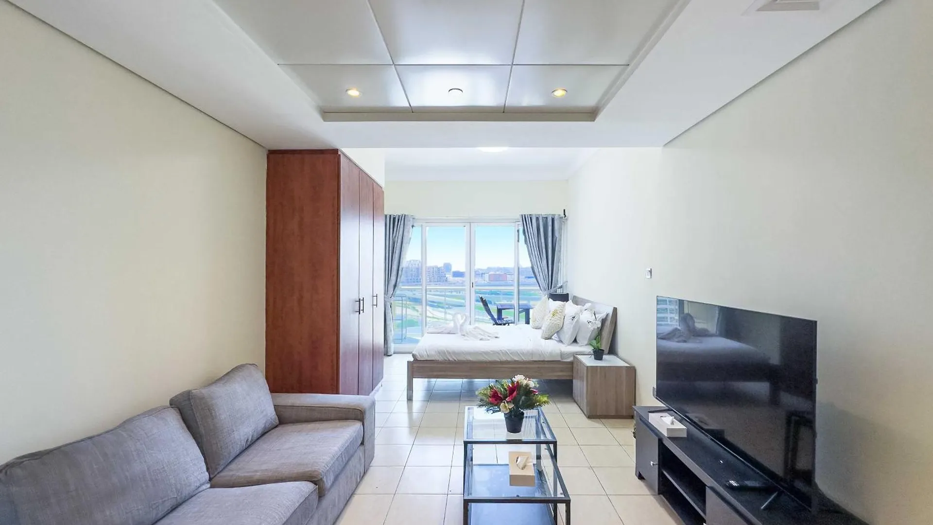 דובאי Chill Studio With Balcony And Pool View