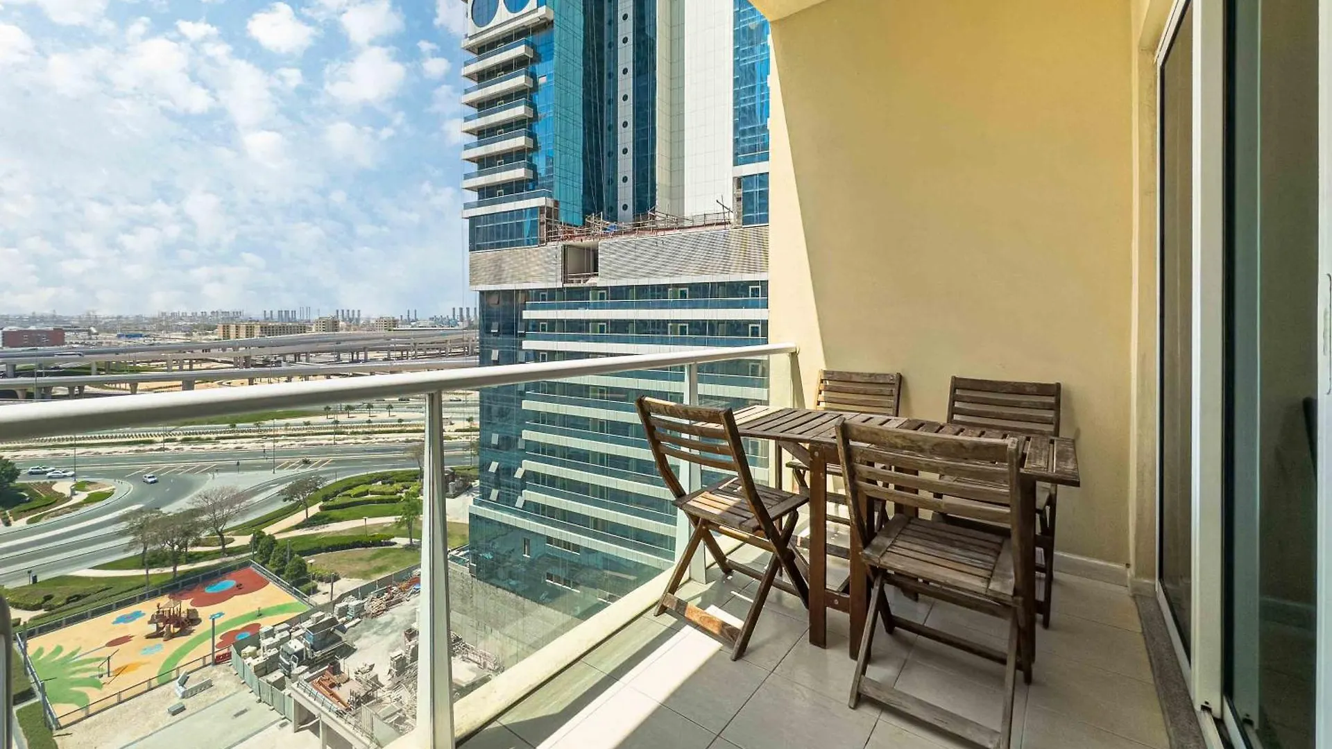דובאי Chill Studio With Balcony And Pool View דירה