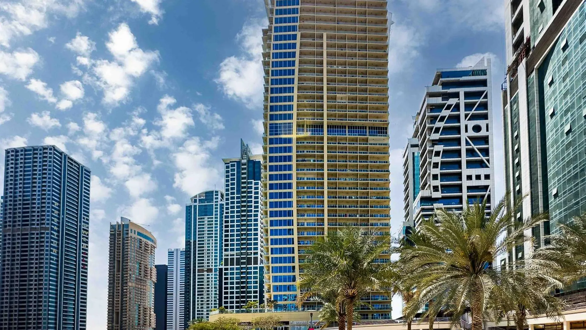 Chill Studio With Balcony And Pool View Dubai