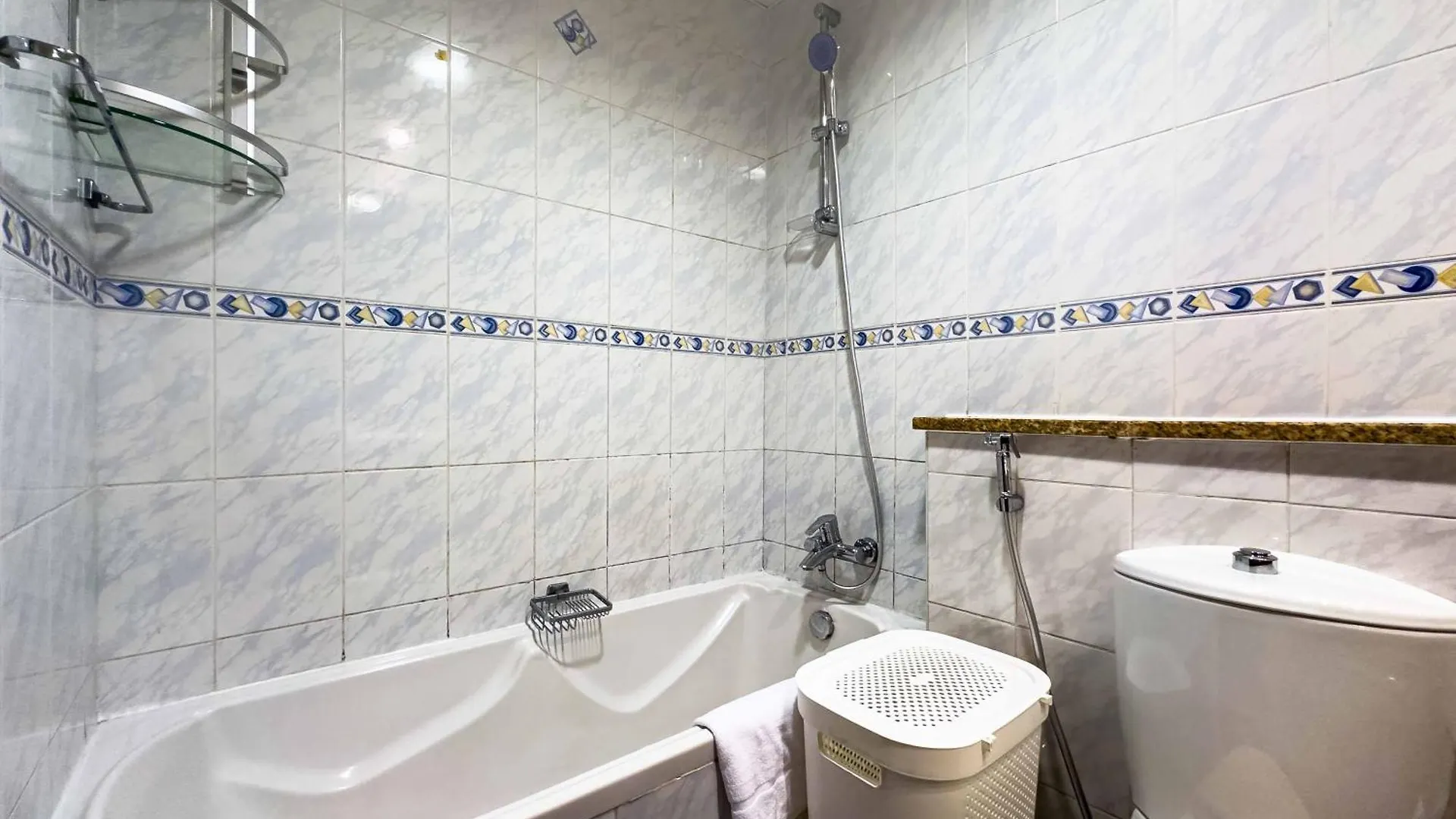 Chill Studio With Balcony And Pool View Dubai Apartment